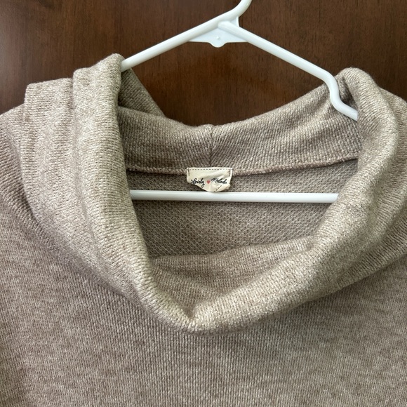 Lovely Melody woman’s top - Picture 4 of 9